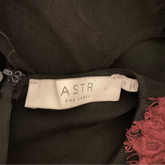 ASTR the label NWTs black and maroon lace cocktail mini dress - Picture 4 of 7